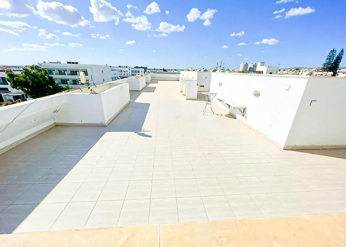 아파트 Awaken Your Divine Self Sacred Self Discovery Retreat In Cyprus 아이아 나파